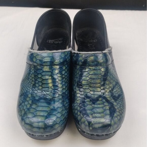 Dansko Women's Green Snake Print Shoes/Clogs Sz 39 SKU 3968 - Picture 1 of 10